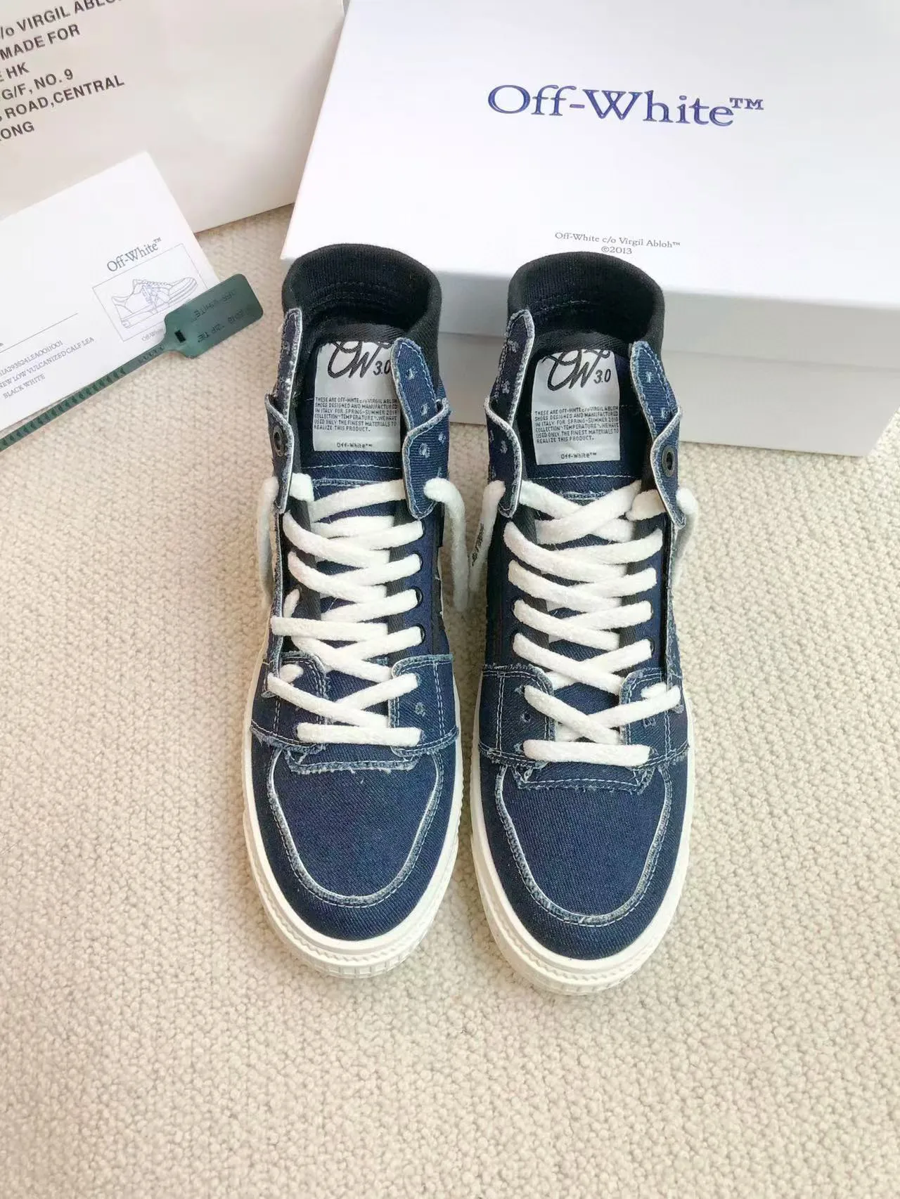 Men's shoes💰620 OFF WHITE ⚡️Couple style⚡️🍓New color🍓 The latest spring model of Gaobang street casual Martin style masterpiece, released the highest quality version on the market 👊 Series original mold opening, original lasting, production technology 1:1 original ➰🔜The best choice for more and more celebrities and Internet celebrities🔸In the classics Changes in the code🔸Innovate in the trend🔸Strive to break away from the shackles of bad street design🔝Although he is not the originator of fashion design, he is definitely a shining dark horse in avant-garde design🐴🆙Do not follow the trend🔅Not universal beauty🔅 Fabric💯First-layer cowhide Lining💯Imported skin-friendly and environmentally friendly polyester mesh Foot pads💯Original molded high-elastic environmentally friendly molding pads Midsole💯Original sleeve lasting process Outsole💯Rubber outsole Packaging💯Official website synchronizes a full set of packaging (brand wrapping paper, brand certificate, brand bag) code number 35-44, 45 customized